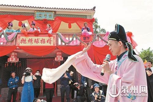 中国侨网现场演绎抛绣球征婿