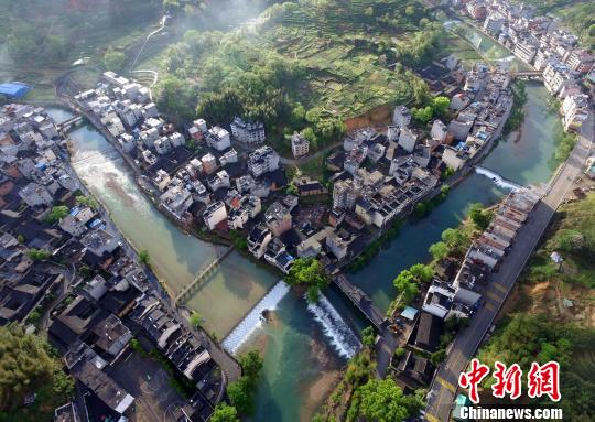 图为千年古村落西浦村。　王东明 摄
