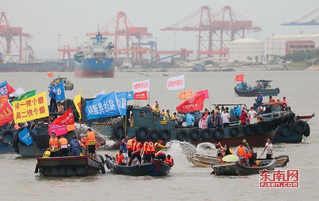 石狮：海上泼水、攻炮城 多彩民俗活动过端午