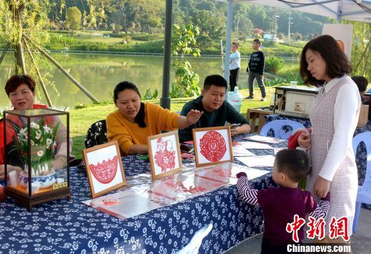 福建漳州举办“非遗圩日”