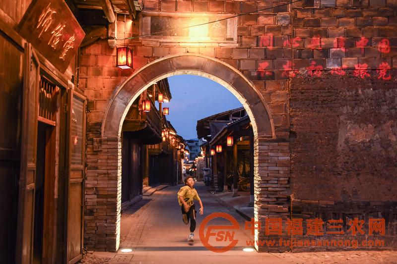 南平市建阳区书坊乡康宁古街夜色撩人。（ 黄杰敏 摄） (4).jpg