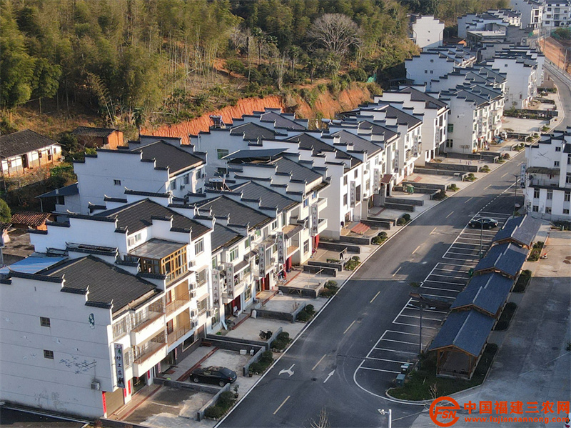 泰宁县南会村统筹利用库区移民项目资金，围绕“旅游兴村，产业富民”这一发展战略，构建新型民宿和农家乐产业示范带，现有农家民宿150多家，130多户从事农家乐。（本报 吴鹏 摄）  (1).jpg