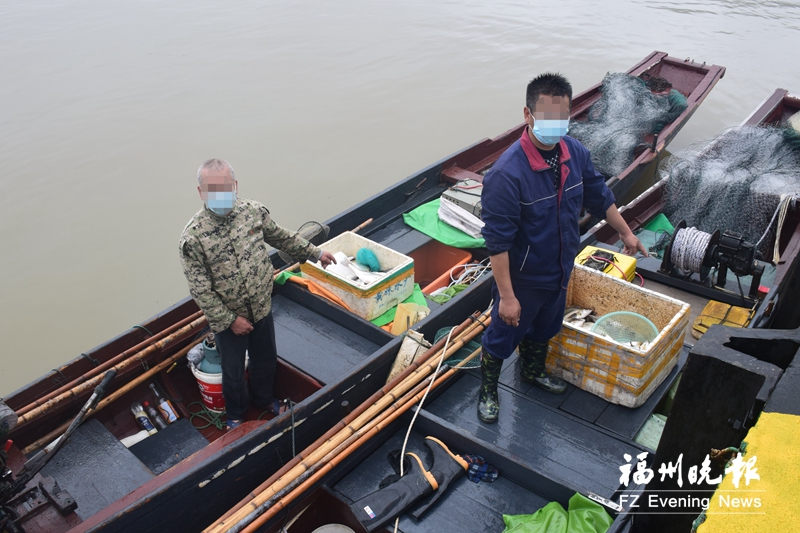 凌晨非法捕捞 两船当场被查