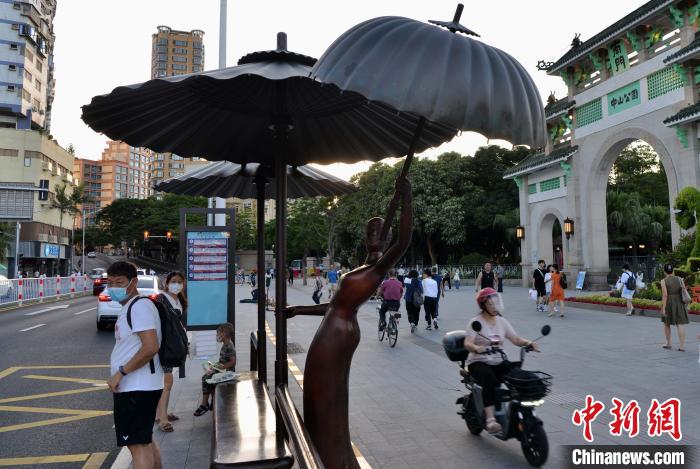 厦门：“艺术候车亭”令人耳目一新