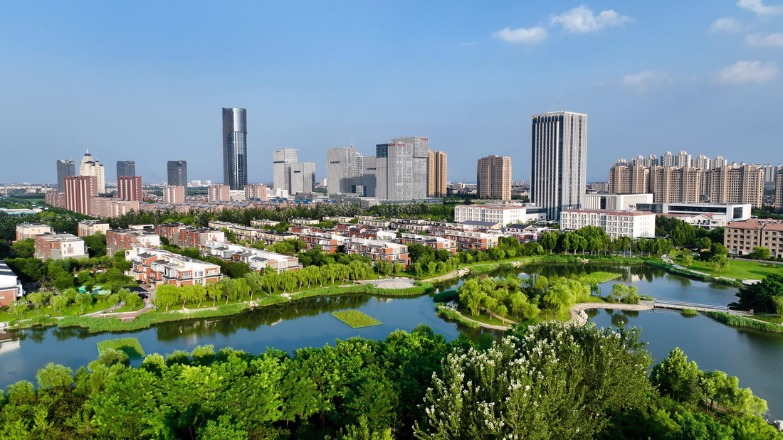 东营市丽日湖景色（7月7日摄，无人机照片）。 新华社发（杨斌 摄）