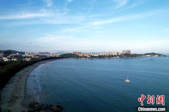 7月20日，航拍东山马銮湾景区。　张金川 摄
