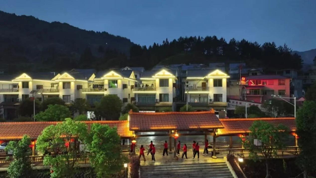 溪源村夜景